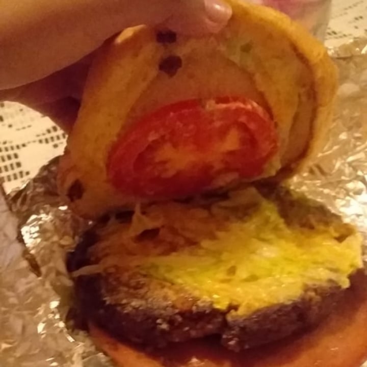 photo of La Garnacha Azul V Burger shared by @yamileth13 on  17 Oct 2020 - review
