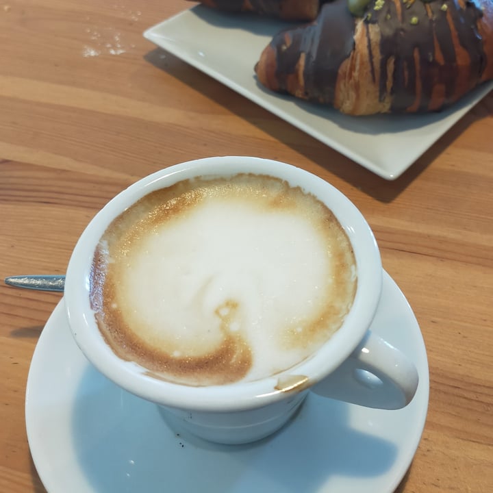 photo of Pasticceria Caffetteria Larocca Cappuccino con latte di Soia shared by @morenocolombo on  20 Aug 2022 - review