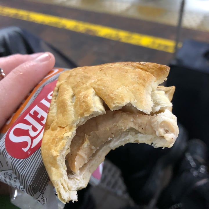 photo of Ginsters Vegan Quorn Roll shared by @rhiannondiamxnd on  26 Nov 2021 - review