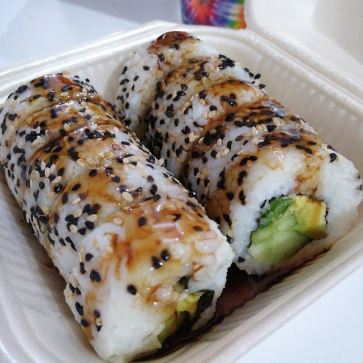 photo of Takeshi Sushi-Fusion Veggie Roll shared by @camilaruiz on  09 Jan 2021 - review
