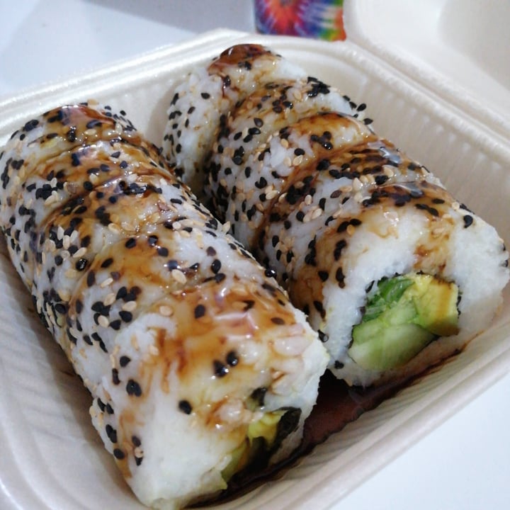 review photo of Takeshi Sushi-Fusion Veggie Roll shared by @camilaruiz on 09 Jan 2021 - review