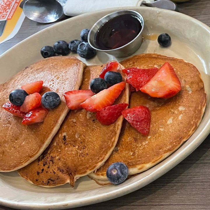 photo of Snooze an A.M. Eatery Vegan Bliss Pancakes shared by @nrcolemarie on  04 Jan 2022 - review