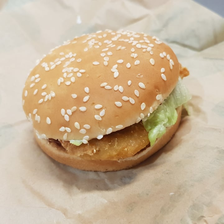 photo of Burger King Leicester Square Vegan Nugget Burger shared by @rnp20 on  28 Mar 2022 - review