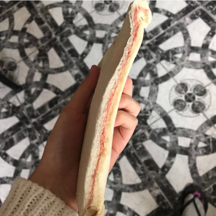 photo of Panadería DyD Sandwich de miga jamón y queso shared by @melaniemarchesi on  01 Aug 2020 - review
