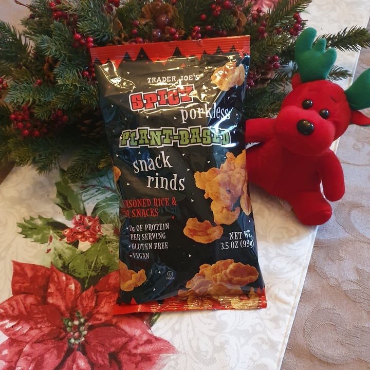 photo of Trader Joe's Spicy porkless plant-based snack rinds shared by @paniwilson on  11 Dec 2021 - review