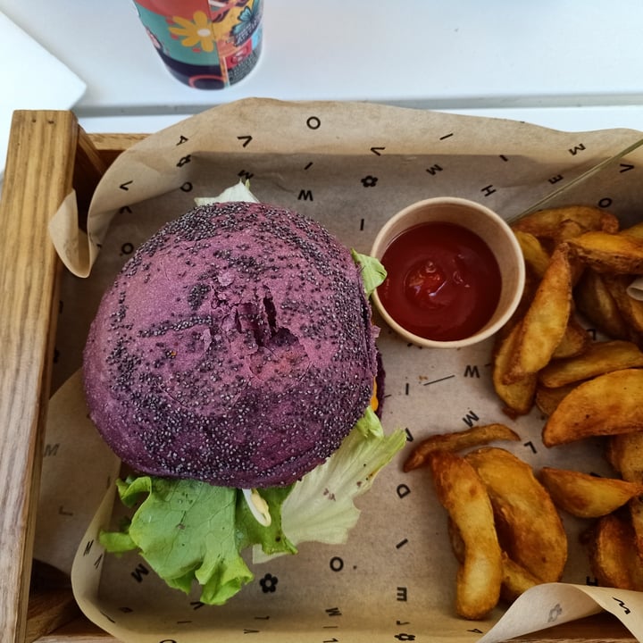 photo of Flower Burger Flower Burger shared by @minimalroby on  14 May 2022 - review