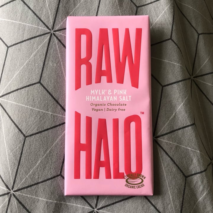 photo of Raw Halo Mylk & Pink Himalayan Salt Organic Raw Chocolate shared by @esmehart on  07 May 2022 - review