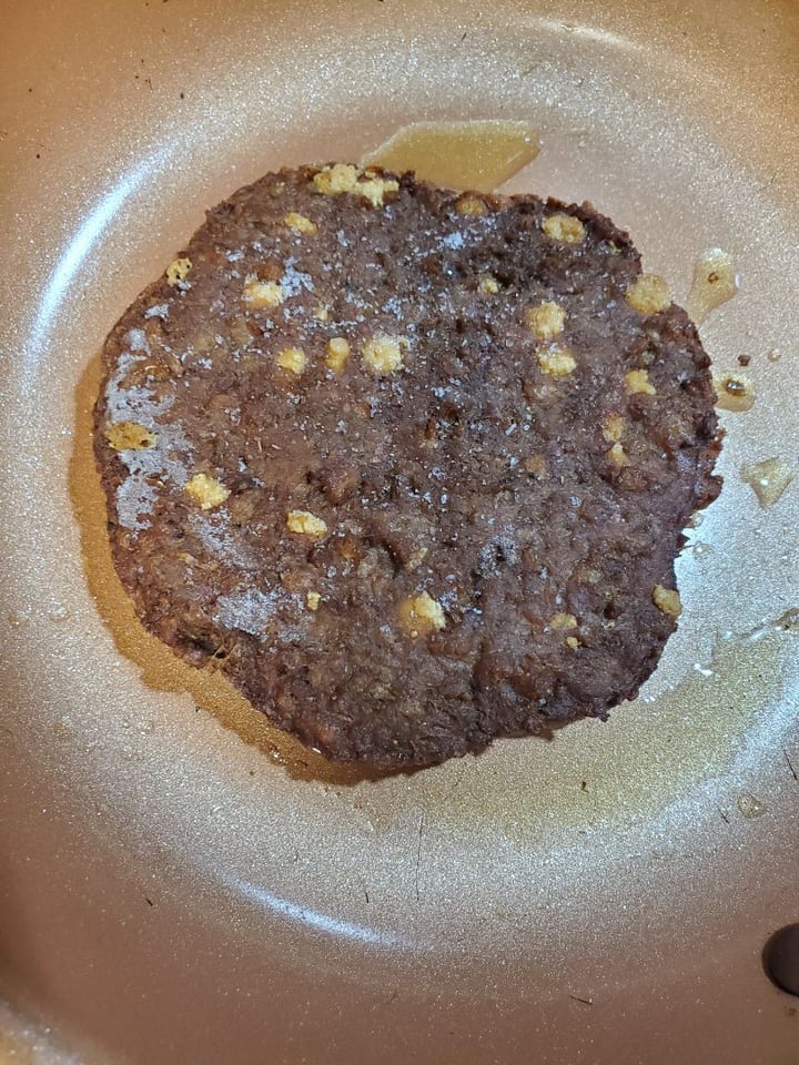 review photo of MorningStar Farms Cheezeburger shared by @blackveganfoodie on 13 Jan 2020 - review