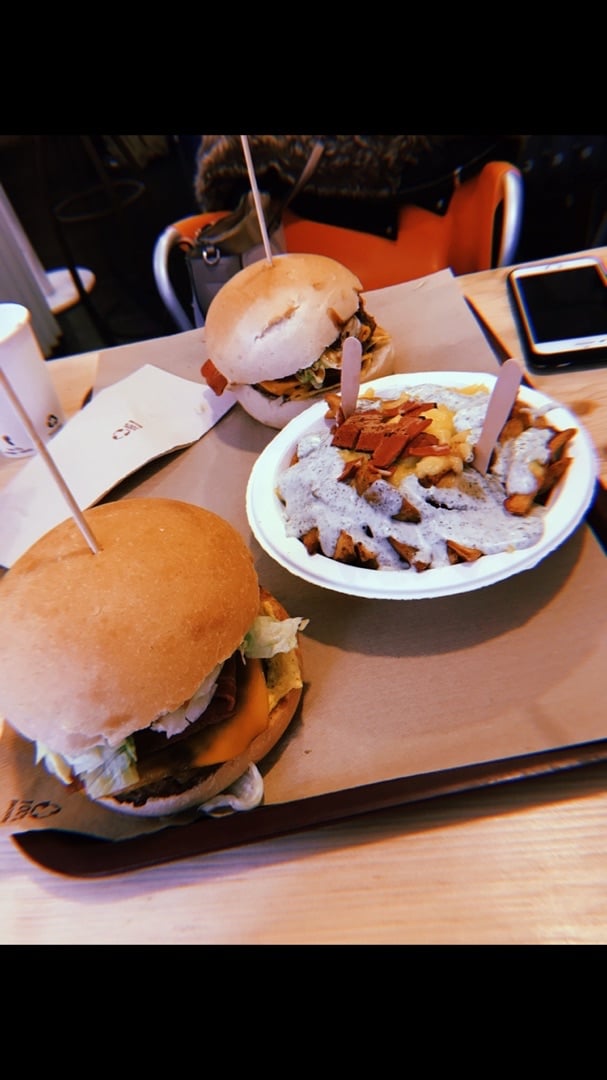 photo of Vegan Queen Americana shared by @littlepaulus on  18 Dec 2019 - review