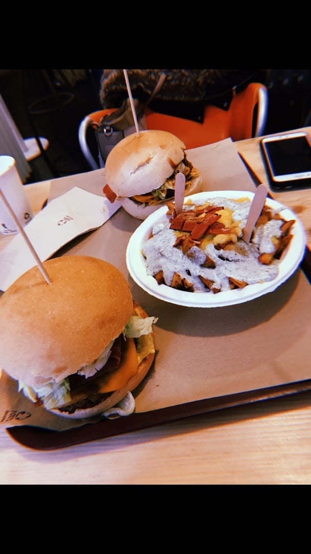 review photo of Vegan Queen Americana shared by @littlepaulus on 18 Dec 2019 - review