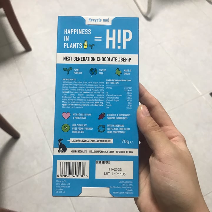 review photo of HIP (H!P) Salty Pretzels Oat M!lk Chocolate Bar shared by @veggieoty on 29 Oct 2021 - review