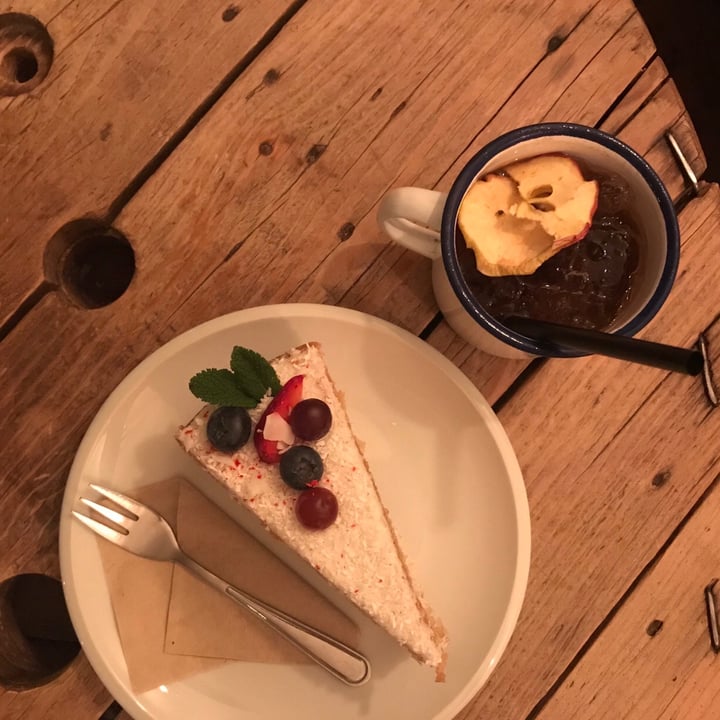review photo of SKØG Urban Hub Vegan sponge cake shared by @rubyyeung on 26 Jun 2020 - review