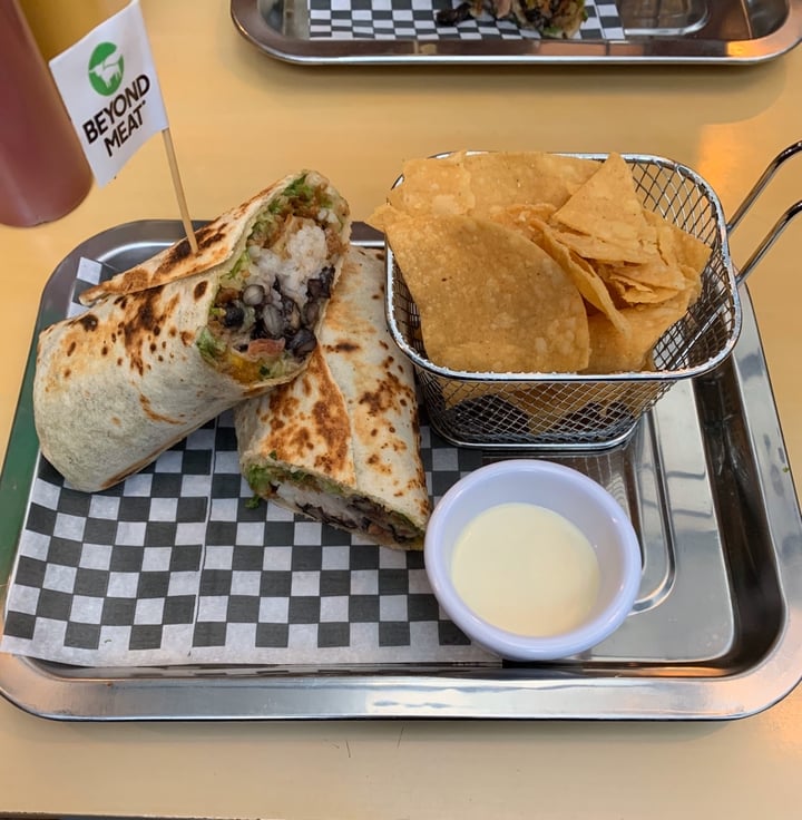 photo of Cafe Leon Interior 6 Local 3 Paseo Del Faro Burrito Beyond Meat shared by @afxvx on  19 Nov 2019 - review