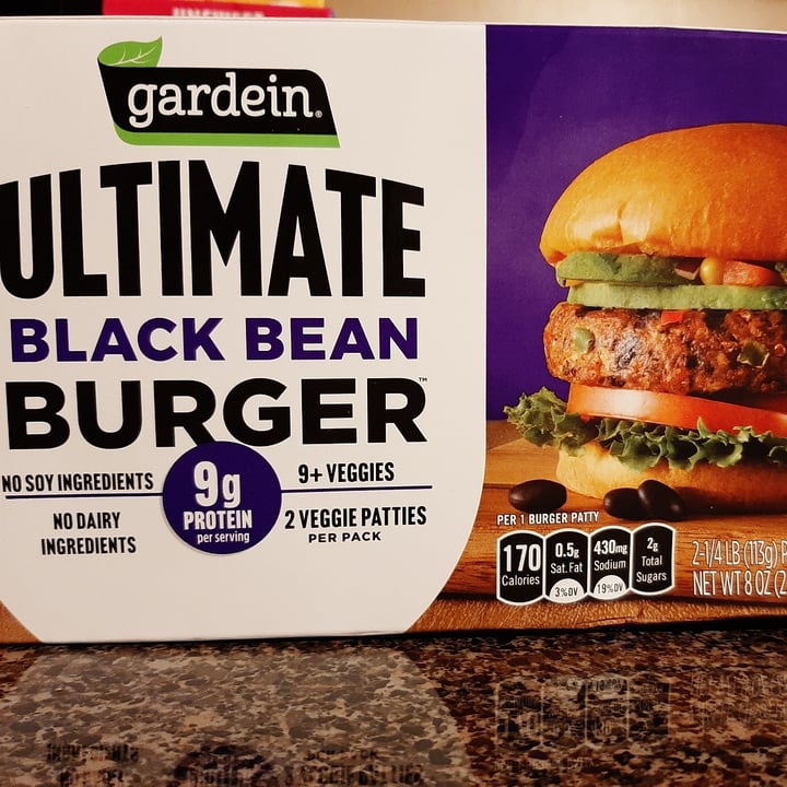 photo of Gardein Ultimate Black Bean Burger shared by @treehugginjen on  06 Dec 2021 - review