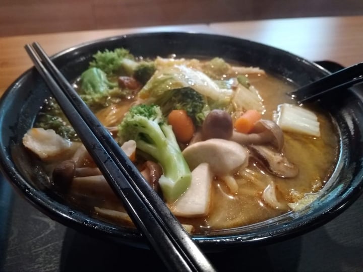 photo of Vegan Bowl Tom Yam Noodle Soup shared by @yamspotatoes on  13 Nov 2019 - review