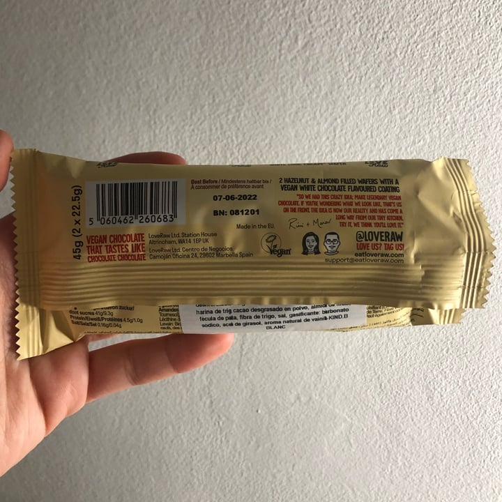 review photo of LoveRaw Cre&m Wafer Bar White Choc shared by @mariagrauc on 04 Dec 2021 - review