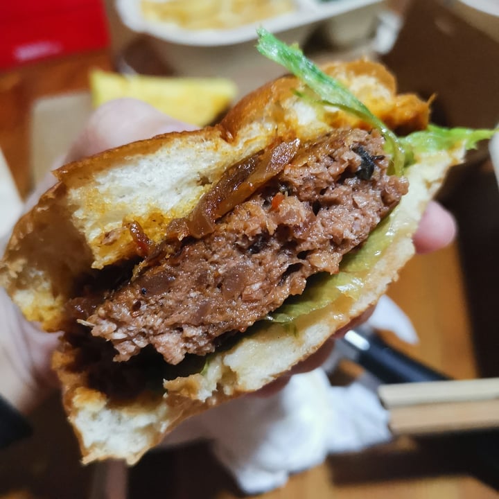 photo of Green Common Singapore Rendang Burger shared by @ananelia on  03 Jul 2021 - review