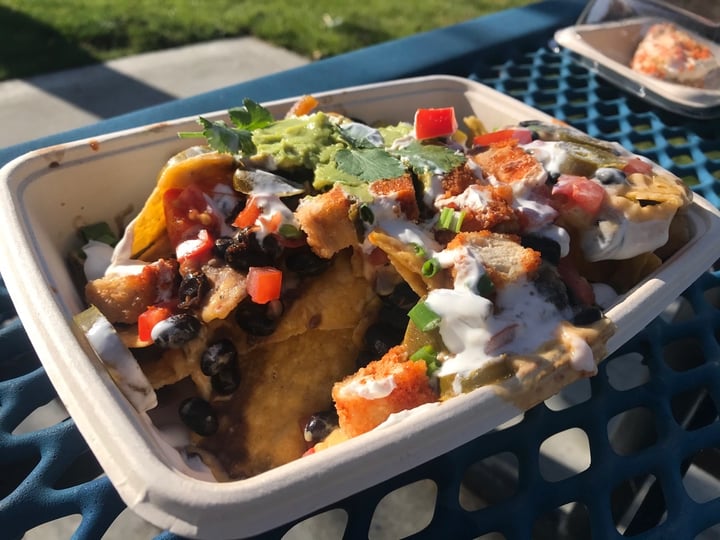 photo of Veggie Grill Mondo nachos shared by @nikkileighh on  31 Mar 2020 - review