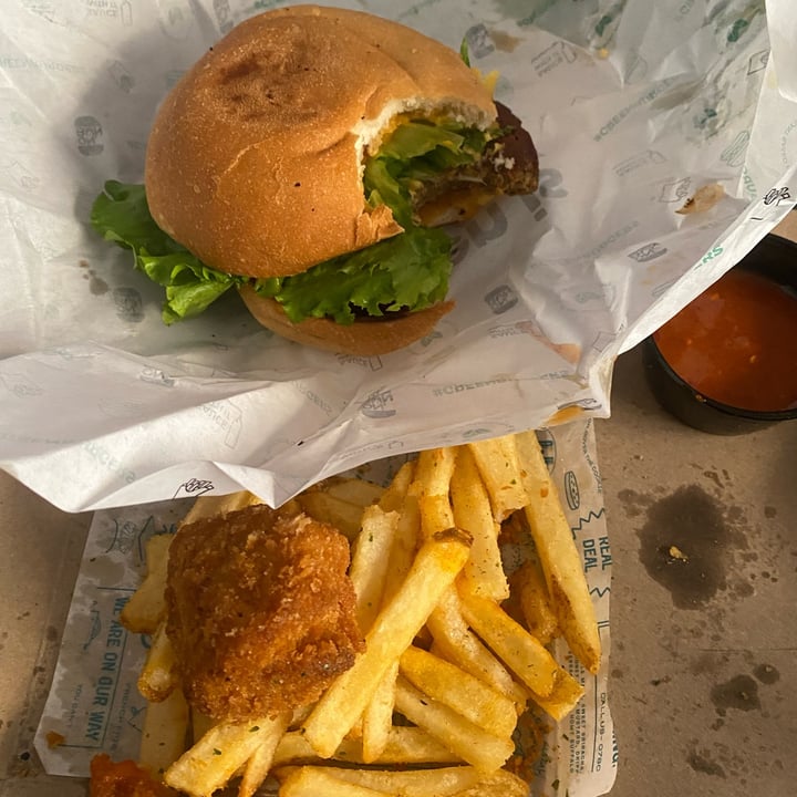 photo of On Bun Plant Based Burgers BBQ Burger shared by @debeb on  15 Jun 2022 - review