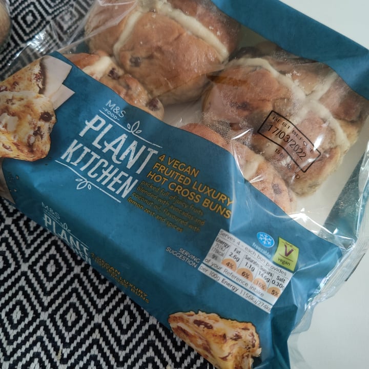 photo of Marks & Spencer Food (M&S) VEGAN FRUITED LUXURY HOT CROSS BUNS shared by @brunella1 on  18 Mar 2022 - review