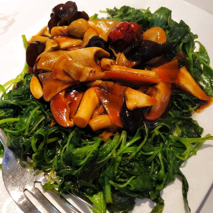photo of Green on Earth Vegetarian Cafe Three Treasures Spinach shared by @pippapong on  03 Jul 2021 - review