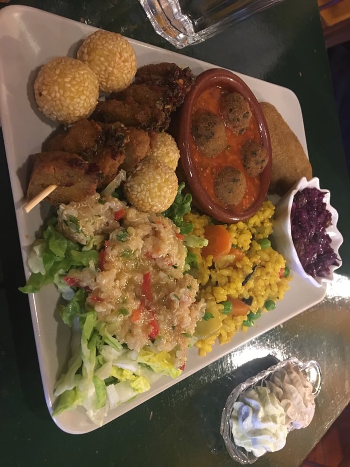 photo of El Vegetariano de la Alcazabilla Mix de platos shared by @yolandaescri on  24 Jul 2019 - review