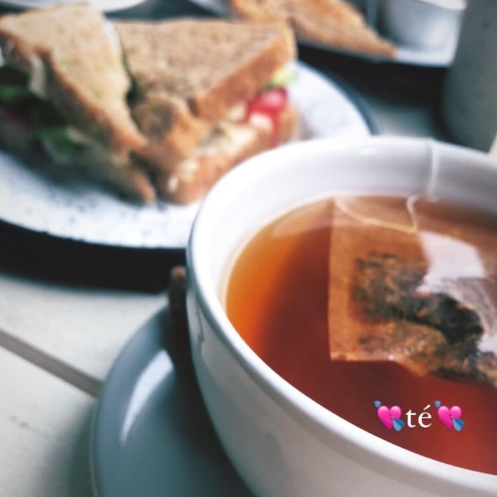 review photo of Kali Plant-Based Tostado De Palta Queso Y Tomate shared by @agostinalv on 08 Dec 2021 - review