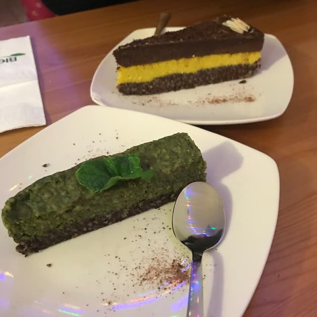 Photo of the dish “Fantezie Cu Busuioc; Tort De Ciocolata Cu Mango”