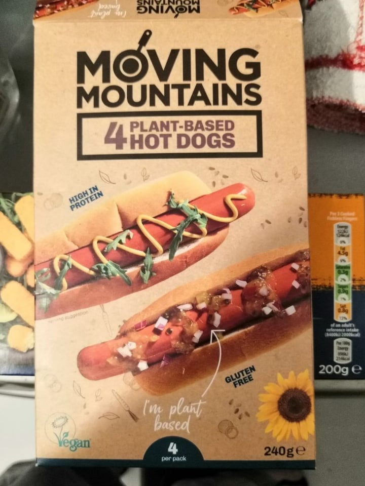 photo of Moving Mountains Plant Based Hot Dogs shared by @rebeca2124 on  08 Mar 2020 - review