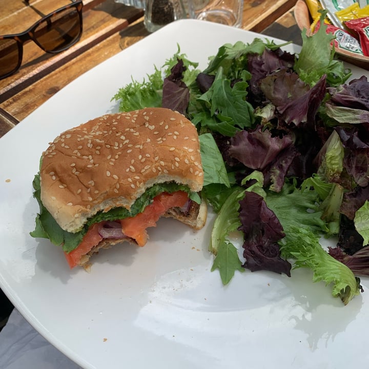 photo of McGill University Beyond Meat Burger shared by @colphax on  12 Aug 2022 - review