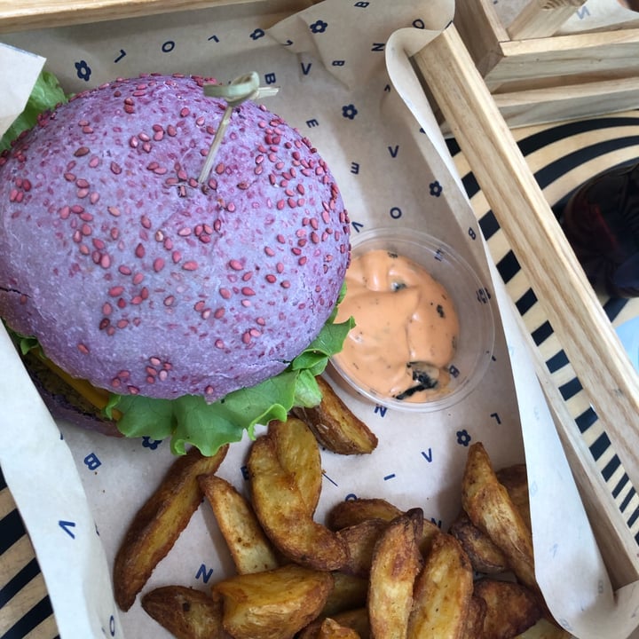 photo of Flower Burger butterfly burger shared by @elisafurlan on  27 Nov 2021 - review