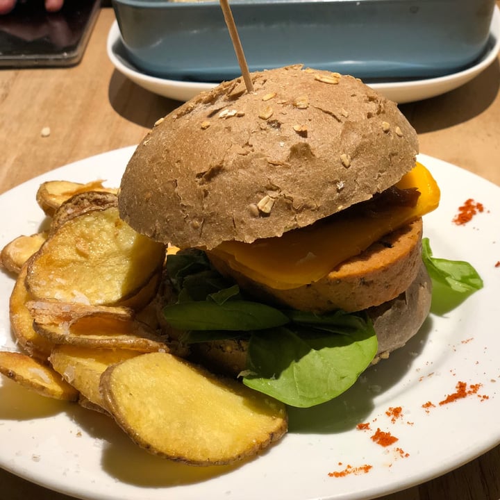 photo of Restaurante Alive Hamburguesa Beyond Meat shared by @palomaiturrizar on  03 Dec 2020 - review