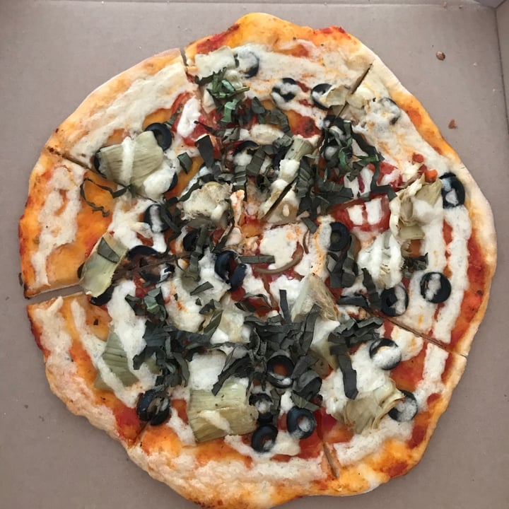 photo of Lúcuma Pizza Margarita 🌱🍅 shared by @crystalfrausto on  05 Jun 2021 - review
