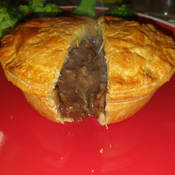 photo of Pukka Pies Minced steak and onion pie shared by @thechosenlucy on  08 Mar 2021 - review