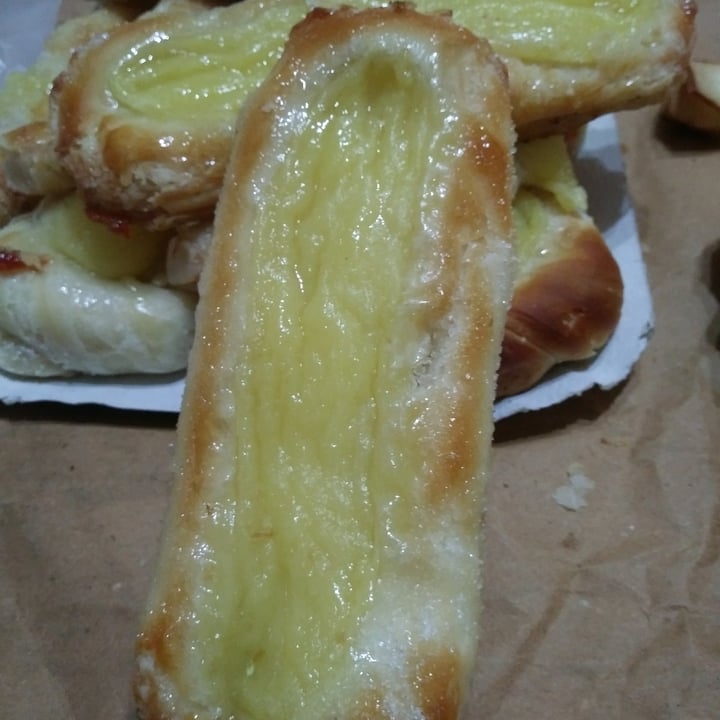 photo of Panaderia Sweet Factura con Crema Pastelera shared by @brendaflowers on  24 Oct 2020 - review