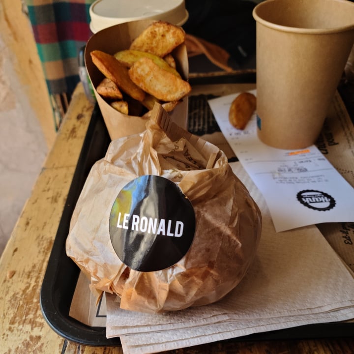 review photo of Hank Burger Burger shared by @shortpunam on 05 Apr 2022 - review