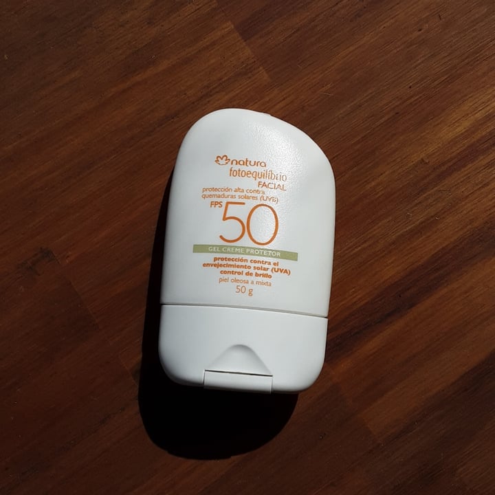 Protector solar facial en gel crema FPS 50