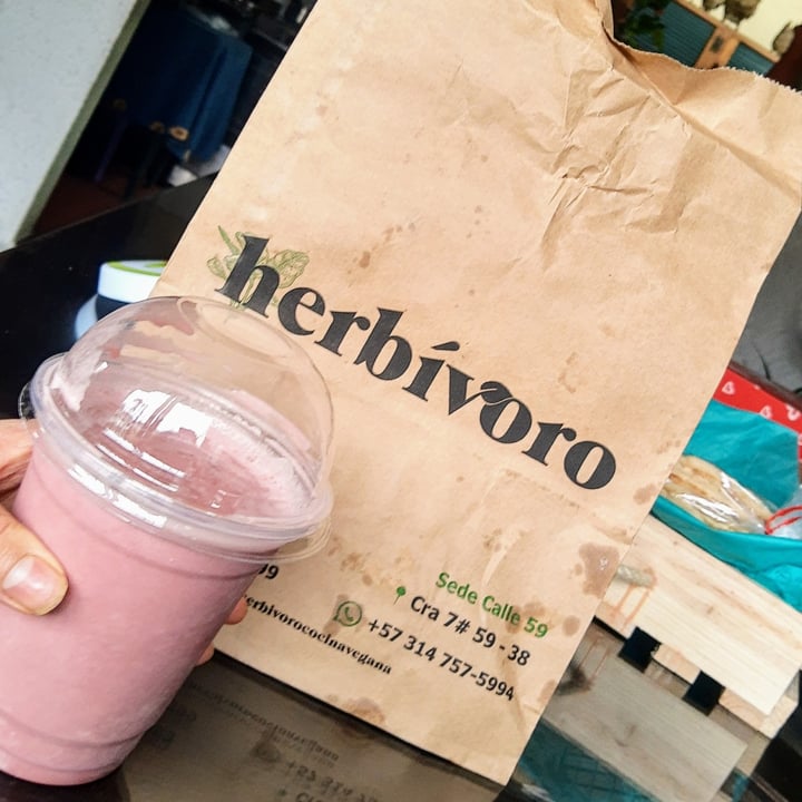 photo of Hervíboro Cocina Vegana Malteada Vegana De Frutos Rojos shared by @heygabs8 on  27 Oct 2020 - review