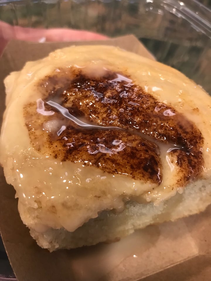 photo of The Sunrise Shack Cinnamon Roll shared by @blakeadele on  21 Jul 2018 - review