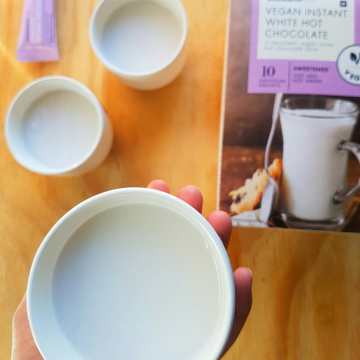 photo of Woolworths Food Vegan instant white hot chocolate shared by @greenbeang on  07 Jun 2021 - review