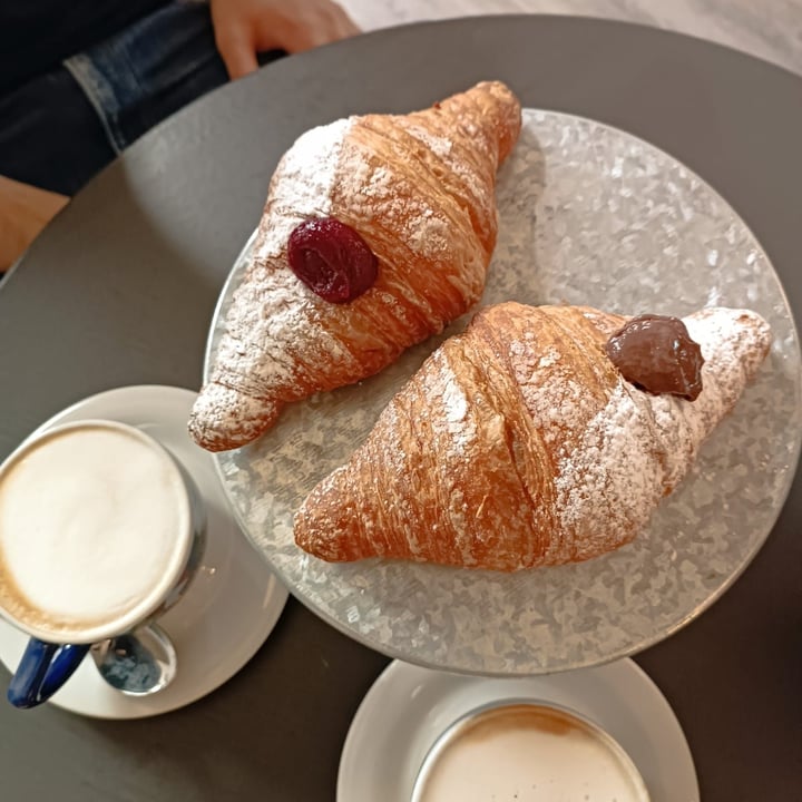 review photo of Ditrizio Pasticceria Cornetto Vegano shared by @martabarnes on 20 Oct 2022 - review