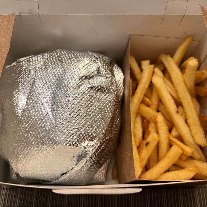photo of All Fries Burger Paraíso: Hamburguer, Vegano, Delivery em São Paulo SP vegan falafel burguer shared by @georginamustafa on  15 Jul 2022 - review