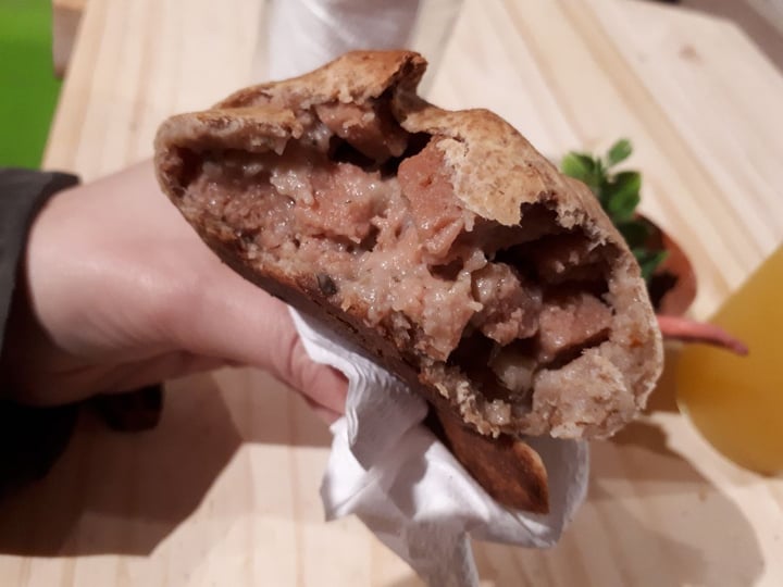 photo of Fourmi Vegan Empanada de jamón y queso shared by @yamten on  05 Aug 2019 - review