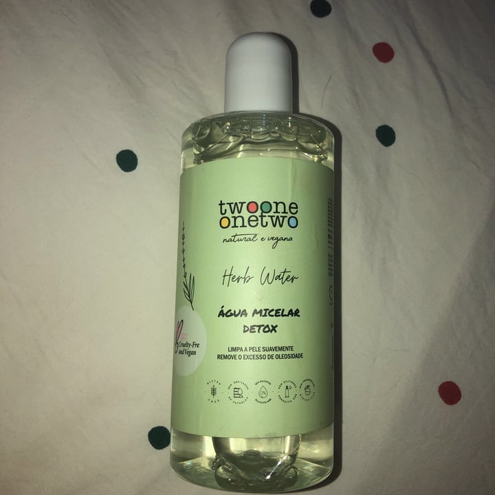photo of Twoone Onetwo água micelar detox shared by @naclara on  10 Jul 2021 - review