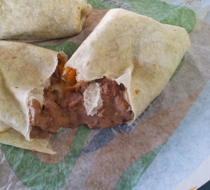 photo of Taco Bell Bean burrito shared by @breadowich on  26 Apr 2020 - review