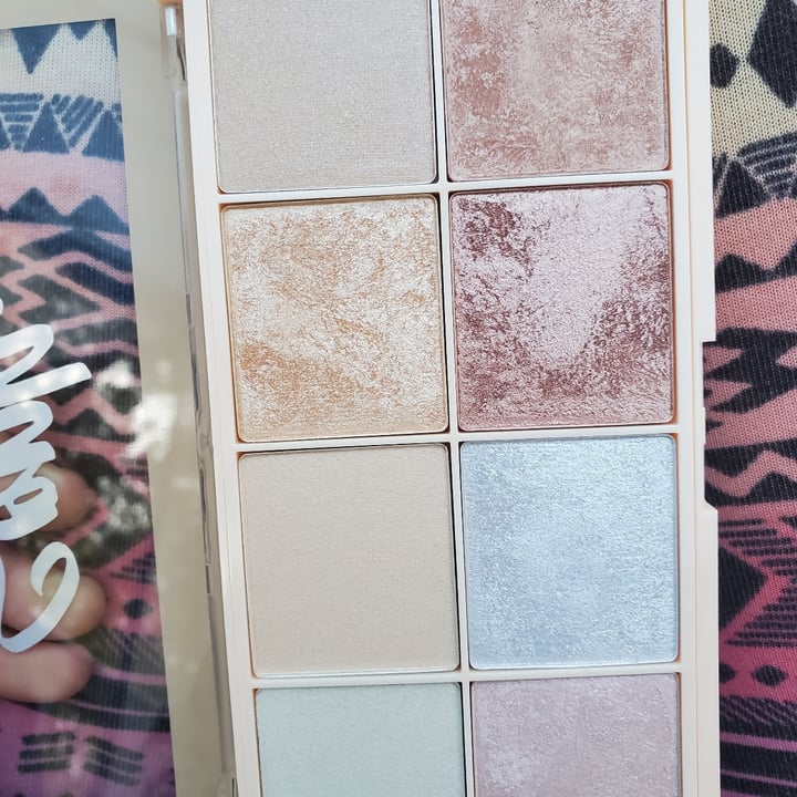 review photo of Revolution Beauty Revolution Beauty London Soph X Highlighter Palette shared by @sarbear420 on 10 Oct 2021 - review