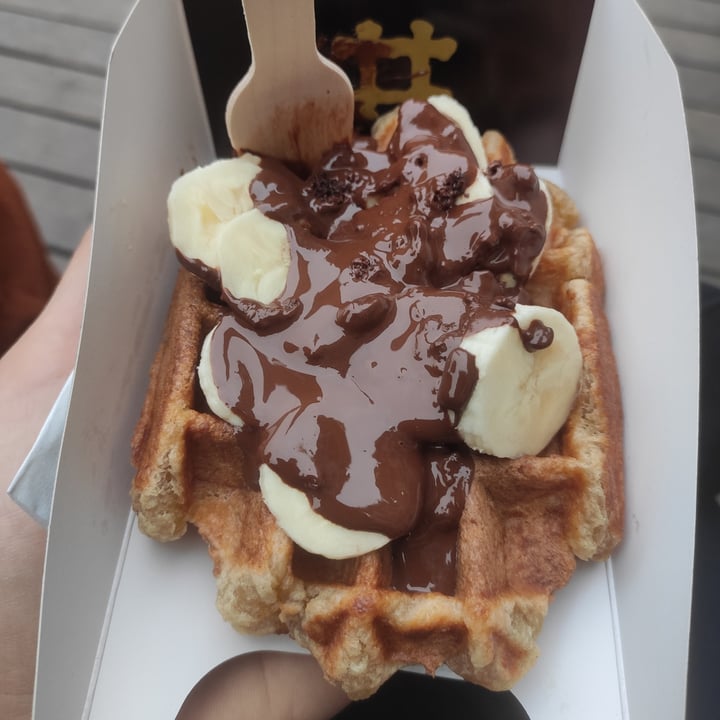 photo of Veganwaf' Belgian Waffle with Banana, Chocolate, and Cream shared by @eleda91 on  17 Mar 2022 - review