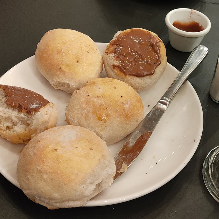 review photo of Pacari Pan de masa madre con crema de avellanas shared by @nikypuchita22 on 28 Oct 2021 - review