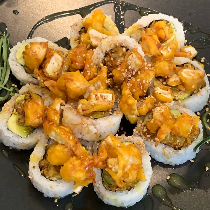 photo of Fujiyama Sushi Bar & Asian Cuisine Sushi Roll Kari Kari Veganizado shared by @naivoncake on  30 Oct 2022 - review