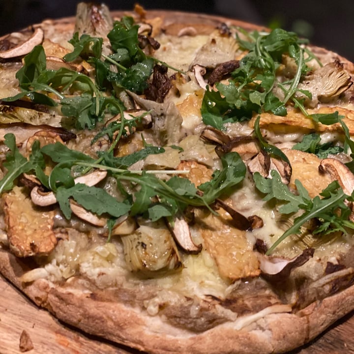 review photo of Wild Food Pizza Tartufata shared by @granadavegana on 18 May 2021 - review